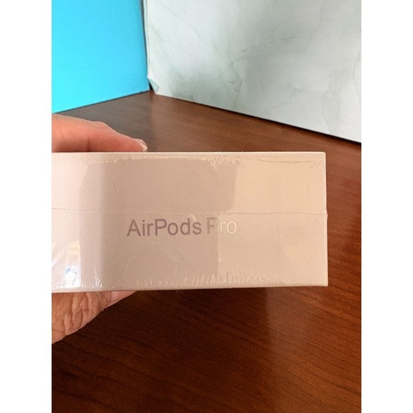 Ear Pods Pro 2nd Generation Apple New - Picture 3 of 3